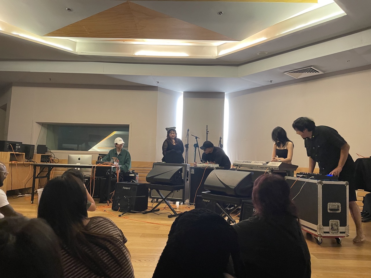 Electronic music performance during the workshop