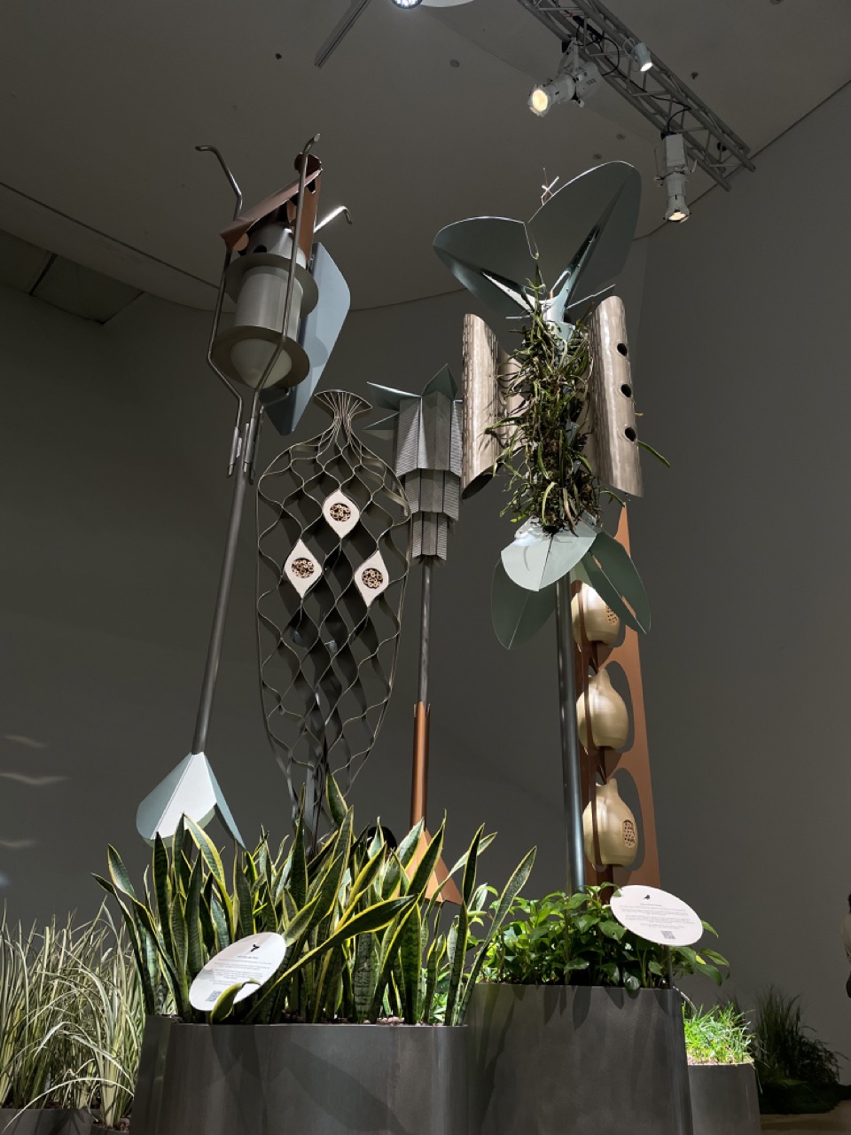 Habitat totem for urban wildlife